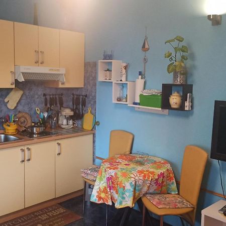 Apartmani Zute Račišće Habitación foto
